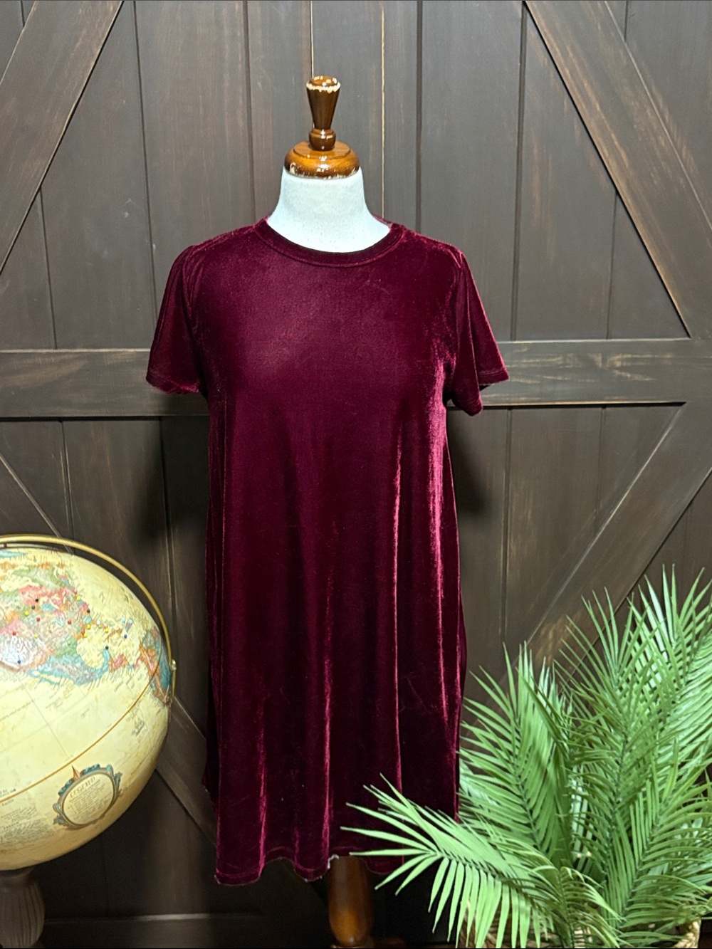 Ginger G Velvet Short-Sleeve Shift Dress - Burgundy